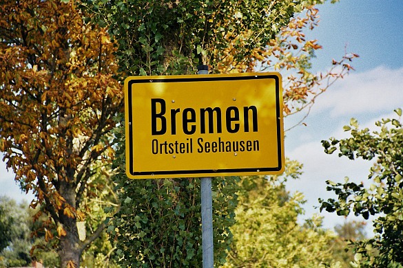 gelbes Ortseingangsschild für den Ortsteil Seehausen